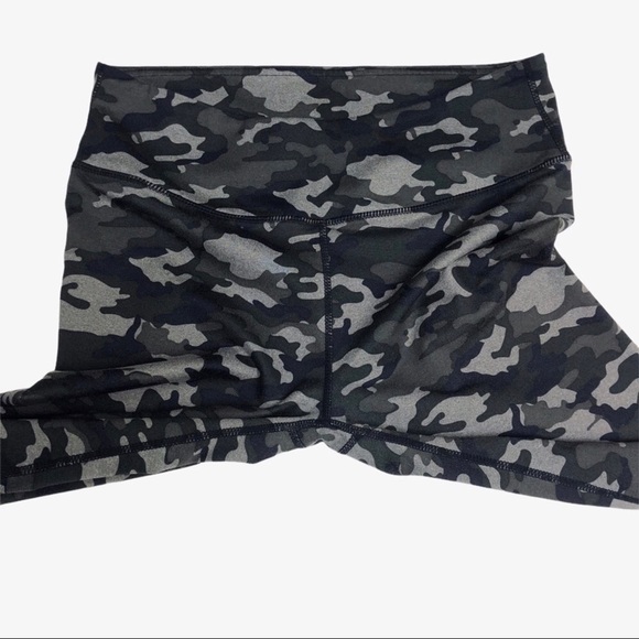 Fabletics Lima Capri Cropped Leggings Green Camo Size Small Activewear Mid Rise - Picture 7 of 7